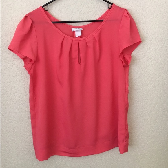 Tops - Coral keyhole front top