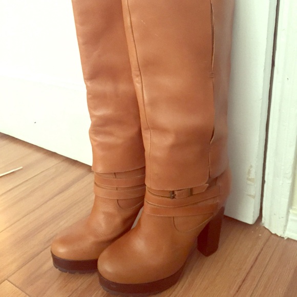 Hinge leather boots