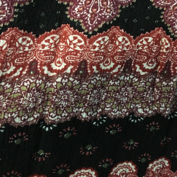 A Citely Patterned Dress - Picture 3 of 3