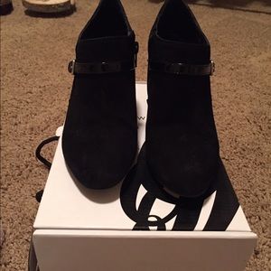Nine West black suede bootie