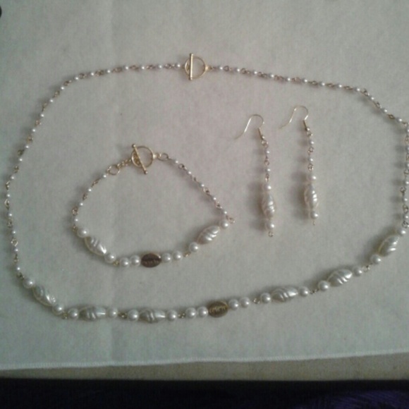 NECKLES, BRACELET AND  EARRING SET, BELIEVE CHARMS