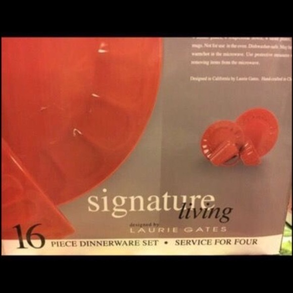 16 Pieces of Dinnerware Set.. - Picture 2 of 2