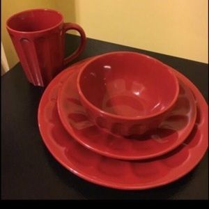 16 Pieces of Dinnerware Set..