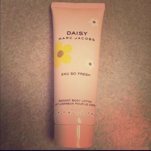 Marc Jacobs Daisy Eau So Fresh Radiant Body Lotion