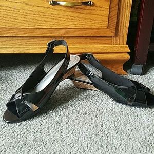 9W women's black wedges