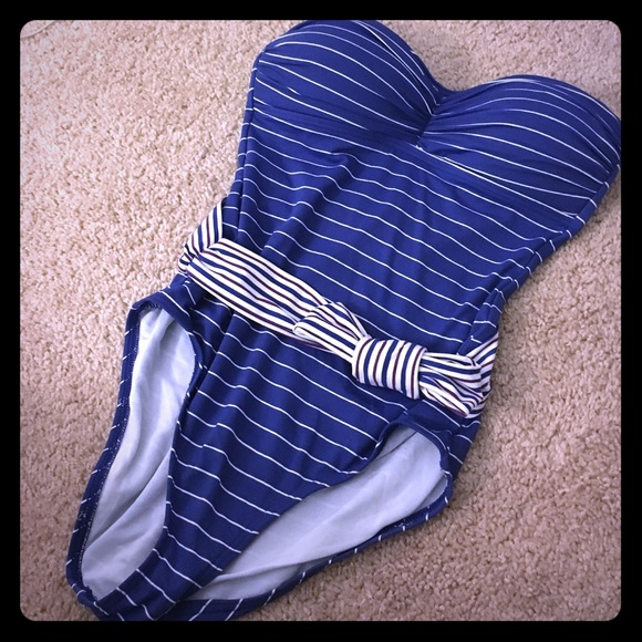 ONE PEICE STRIPED BATHING SUIT ⛵️