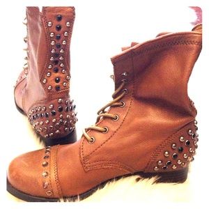 Combat boots