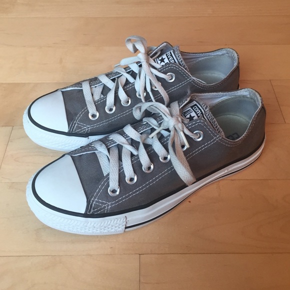 Size 7 women's gray converse low tops