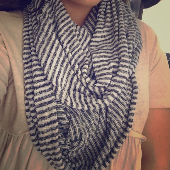 Brandy Melville blue & white striped circle scarf!