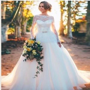 A Beautiful Wedding Gown $200 OBO!