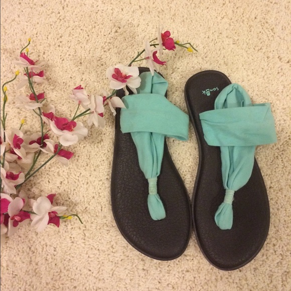 NWOT Light blue yoga sling Sanuk sandals