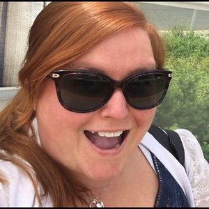 Meet your Posher, Elizabeth