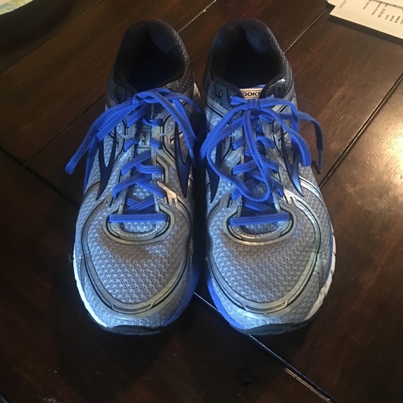 Men's Brooks running shoes.Size 8.5..worn once!