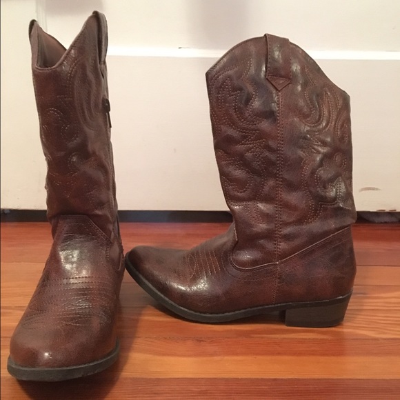 Brown cowgirl boots
