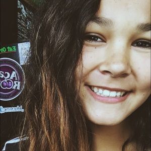 Meet your Posher, Cassandra