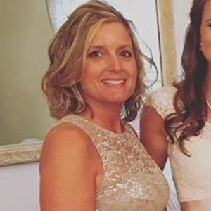 Meet your Posher, Lora