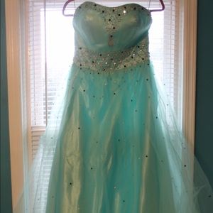 BRAND NEW Mint Green prom style dress