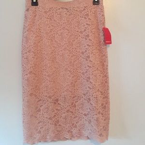 Lace pencil skirt in blush