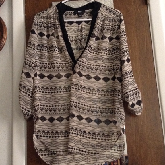 Tribal Print Blouse - Picture 2 of 2