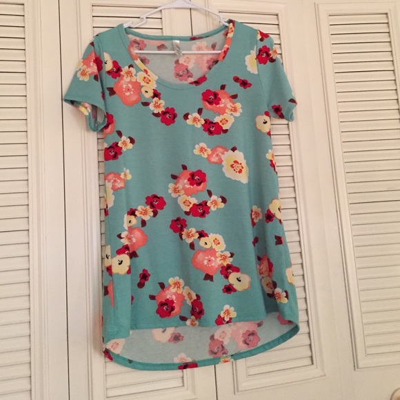 NWOT LuLaRoe Irma Tee