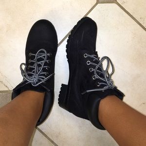 Comfy & stylish black booties