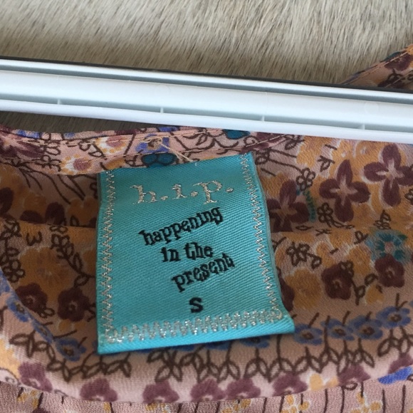 Cute top from nordstrom. worn once. great fit! - Picture 2 of 2