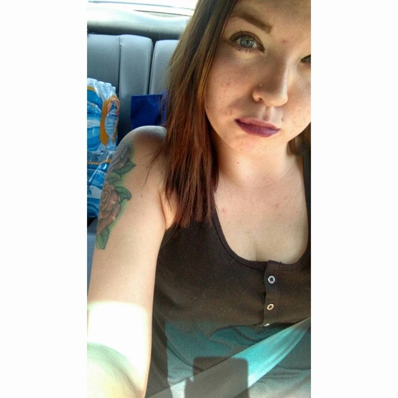 Meet your Posher, Sierra - Picture 2 of 2