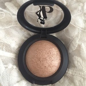 BE A Bombshell Cosmetics Baked Bronzer- Heat Wave