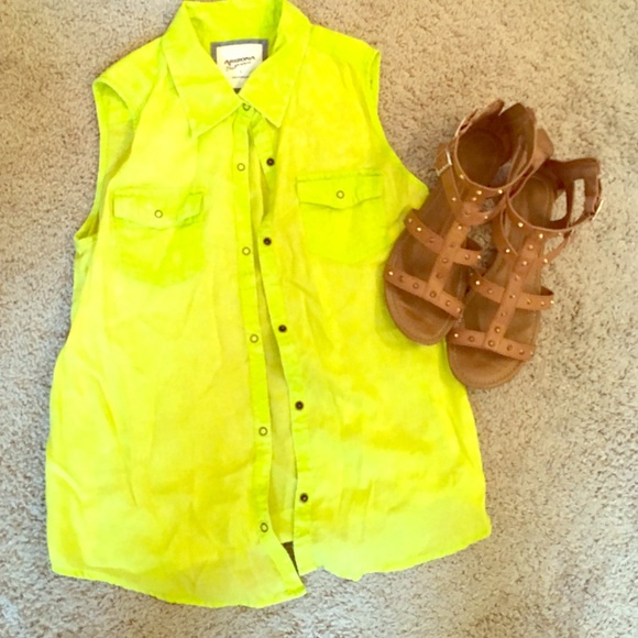 Arizona Jean Company Tops - Neon green sleeveless button up