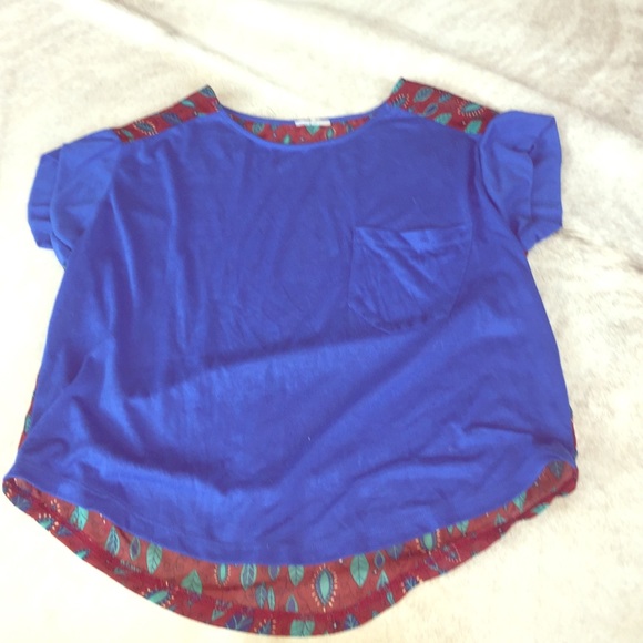 Super fun, loose fitting blue shirt. love the back