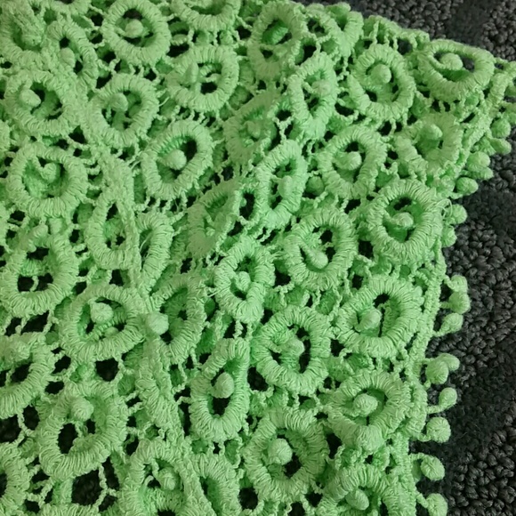 🎈SUMMER SALE🎈Gorgeous Green crochet top NWT - Picture 4 of 4