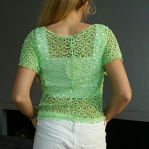 🎈SUMMER SALE🎈Gorgeous Green crochet top NWT - Picture 3 of 4