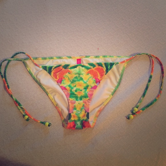 Tropical bikini bottom