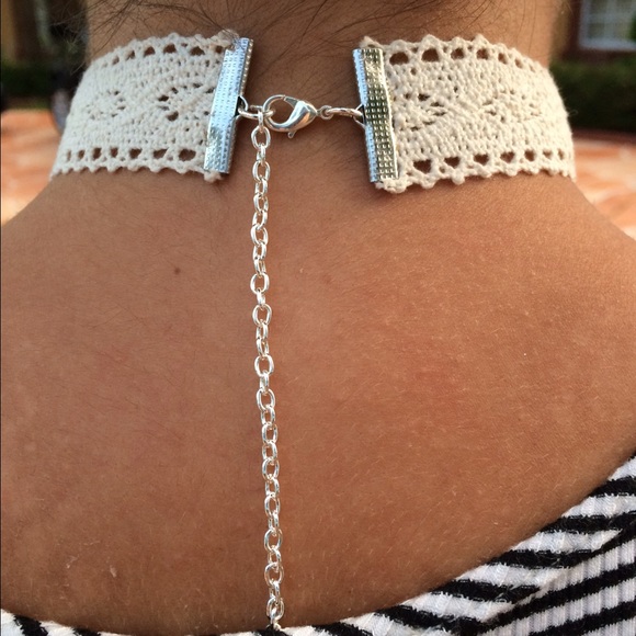 Trending chocker