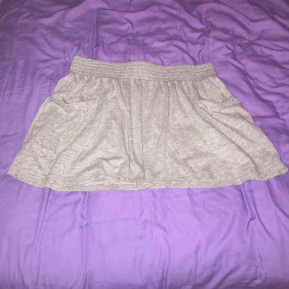 Gray skirt with pockets