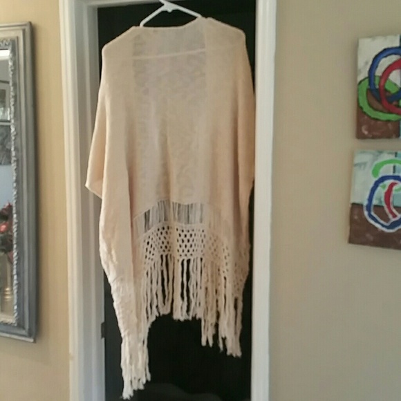 Cream LIGHT sweater w/ Fringe