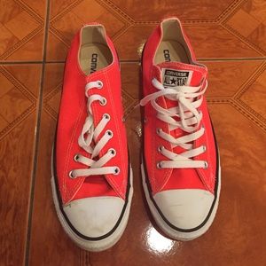 Reddish/orange Converse