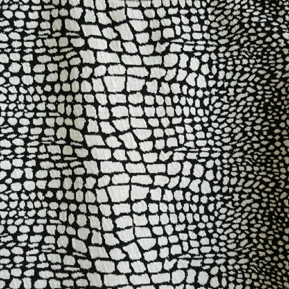 ❌SOLD❌ ✨HP✨ BAR lll cropped top - Picture 3 of 4