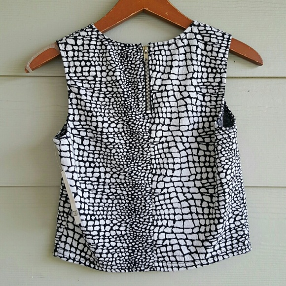 ❌SOLD❌ ✨HP✨ BAR lll cropped top - Picture 4 of 4