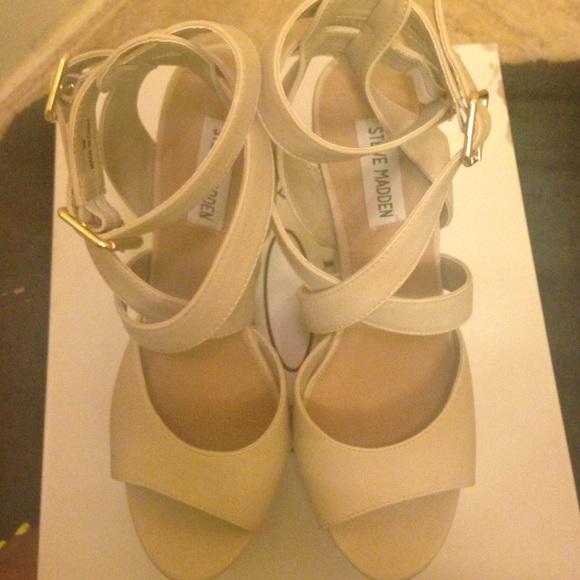 Steve Madden Xfoliate Size 8 Wedge Sandals