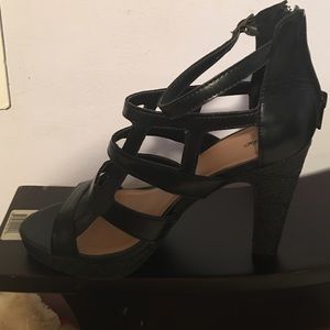 PRETTY BLACK GLADIATOR HEELS