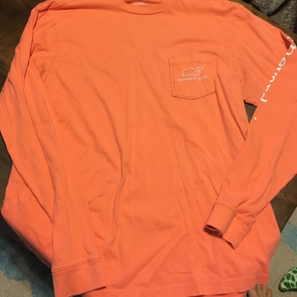 Vineyard vines medium logo tshirt