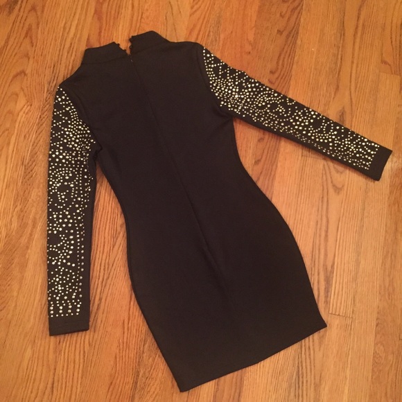 SOLD on M ! ✨ - Picture 3 of 4