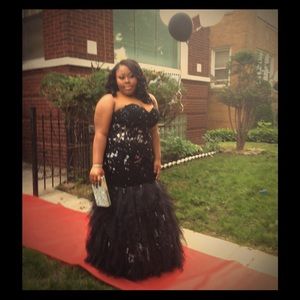 Giovanni corset dress see thru midsection.