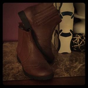 Wingtip Chelsea Boots