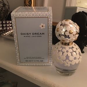 Daisy Dream by Marc Jacobs