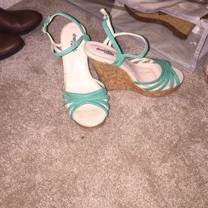 Teal wedge