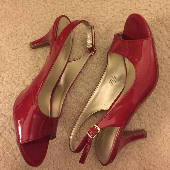 Red heels - Picture 2 of 4