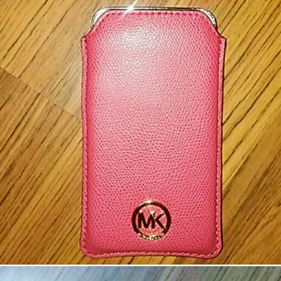 💢SOLD💢 Michael Kors ' Fulton ' phone case - Picture 3 of 3