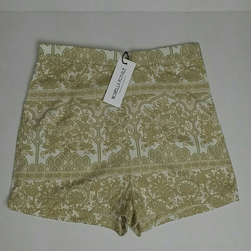 Novella Royale Tan Women's Shorts - NWT
